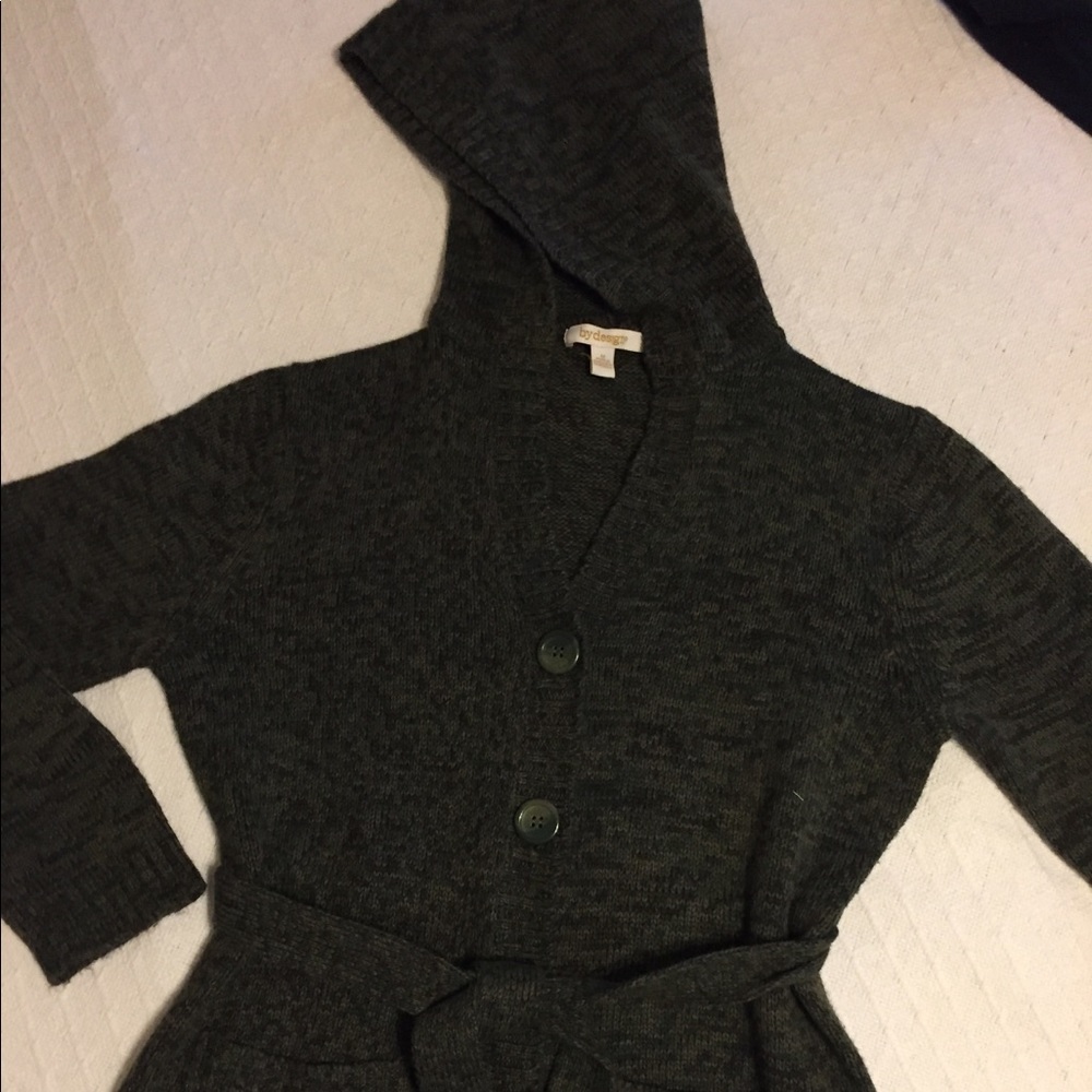 Hooded sweater w/ belt